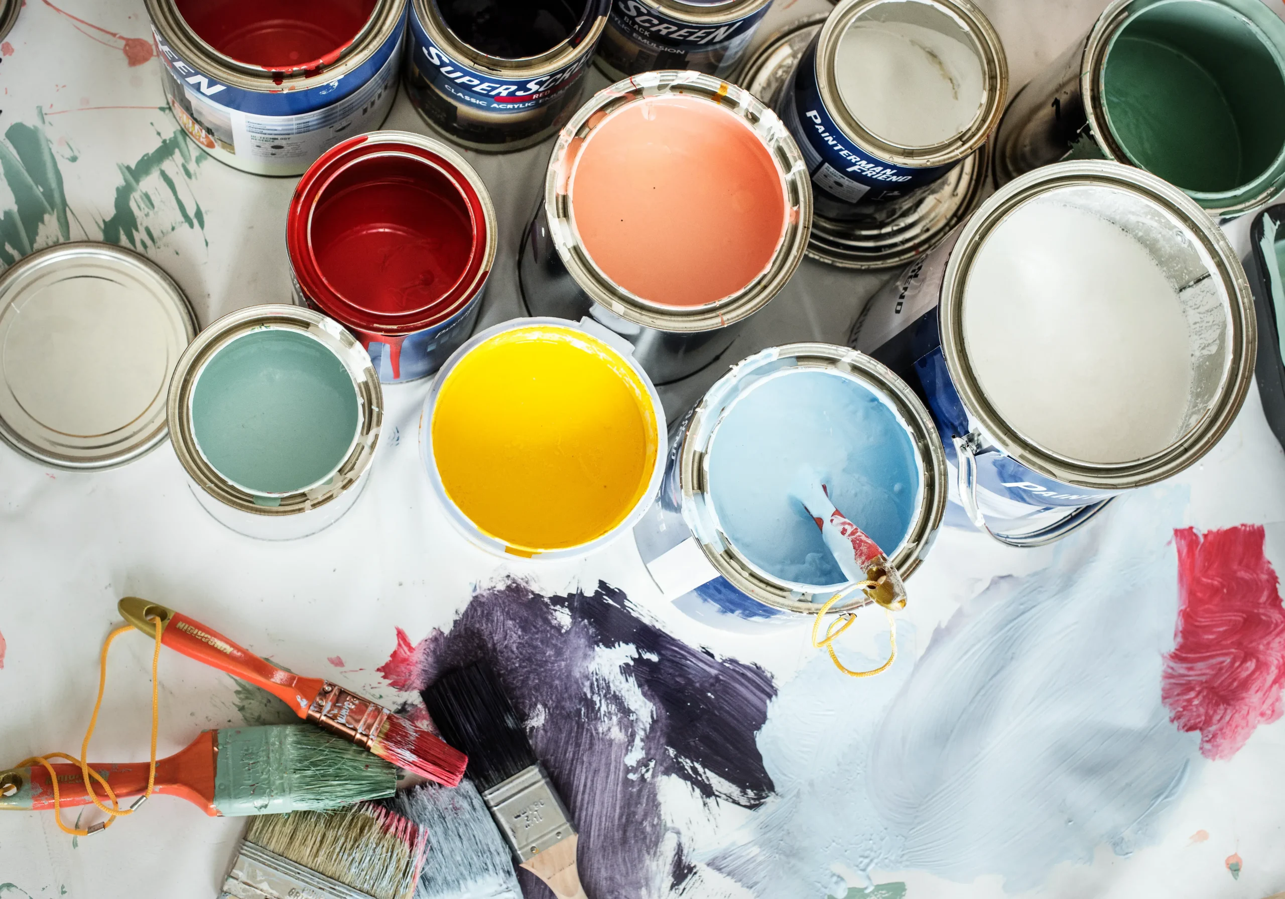 closeup house painting renovation (1)
